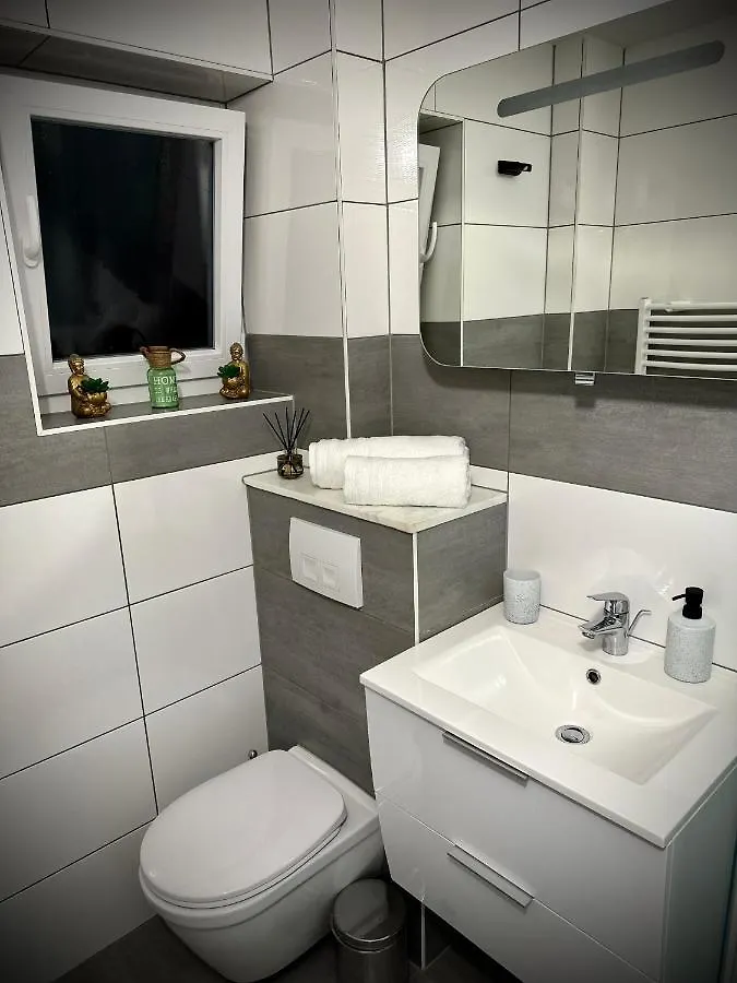 Deluxe - Apartment ' Andrei 2 ' - Neu In Neuburg An Der Donau 0*,  Germany